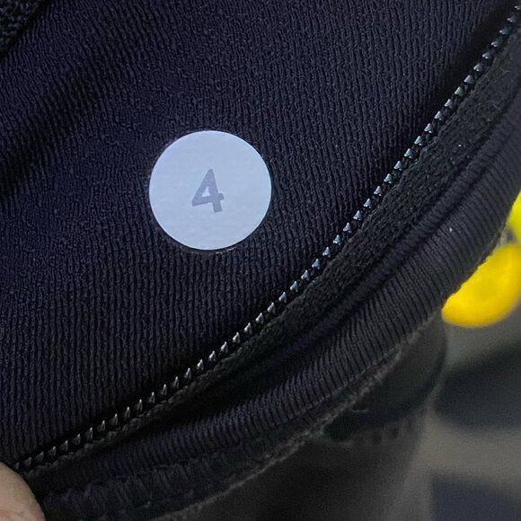 Lululemon Mesh With Me Crop Leggings in‎ Animal Swirl Embossed Black Camo Size 4 - Picture 8 of 8